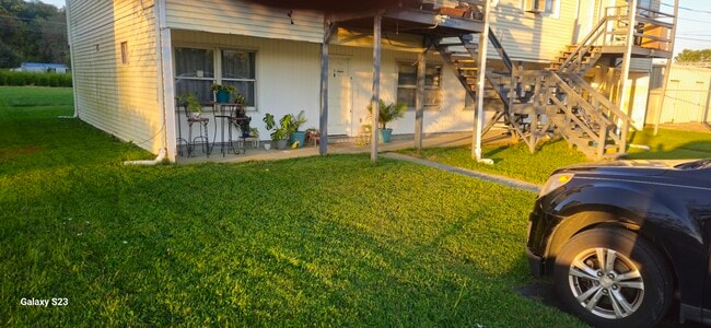190 Lovers Ln, Unit 2nd FLoor in Elizabethton, TN - Building Photo - Building Photo