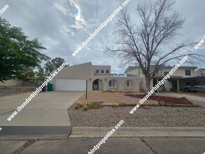 606 Lakeview Cir SE in Rio Rancho, NM - Building Photo - Building Photo
