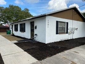 1701 W Cherry St, Unit A in Tampa, FL - Building Photo
