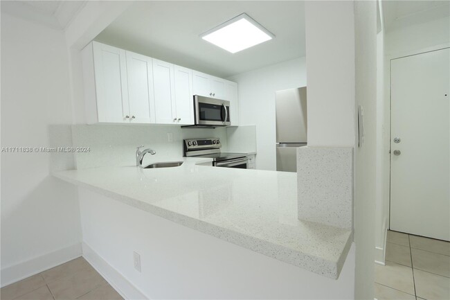 801 NW 47th Ave in Miami, FL - Building Photo - Building Photo