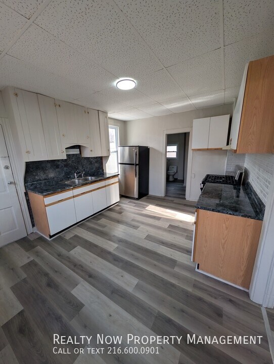 7501 Berry Ave in Cleveland, OH - Building Photo