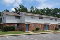 Wildwood Apartments in Valparaiso, FL - Foto de edificio - Building Photo