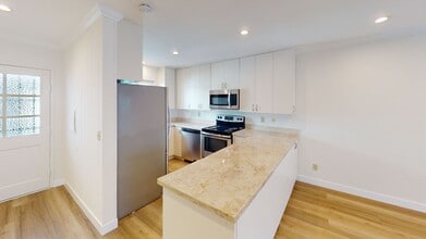 236 B Ave in Coronado, CA - Building Photo - Building Photo