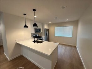 901 N Orchard Dr in Burbank, CA - Foto de edificio - Building Photo