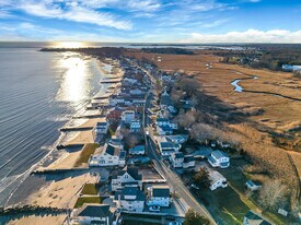 176 Shore Rd in Clinton, CT - Building Photo
