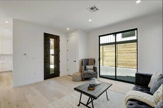 2423 Wilson St in Austin, TX - Building Photo - Building Photo