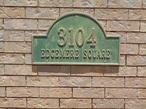 EDGEMERE SQUARE TOWNHOUSES in Plainview, TX - Foto de edificio - Other