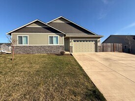 332 NE Pine St in Sublimity, OR - Building Photo