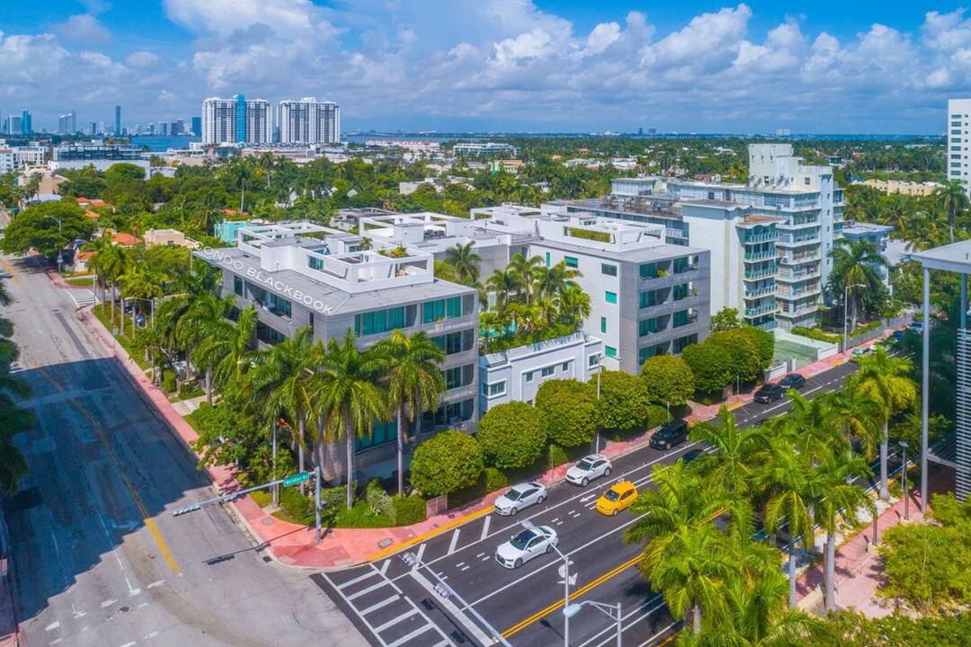 1700 Meridian Ave, Unit 310 in Miami Beach, FL - Building Photo