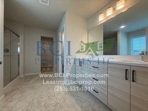 18219 35th Ave E in Parkland, WA - Building Photo - Building Photo
