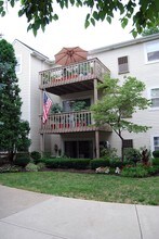 Canterbury Place in Westlake, OH - Foto de edificio - Building Photo