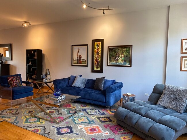 449 E Bowen Ave in Chicago, IL - Building Photo - Building Photo