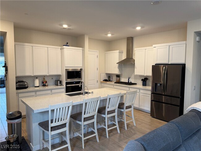 property at 815 Eaton Fls St