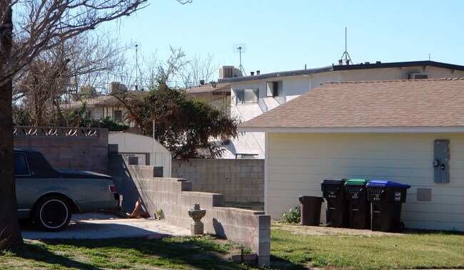 3561 N E St in San Bernardino, CA - Foto de edificio - Building Photo