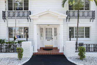 Fountainview Manor in Coral Gables, FL - Building Photo - Building Photo