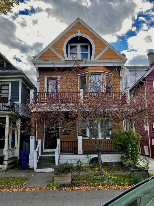 64 Cottage St, Unit Upper in Buffalo, NY - Foto de edificio