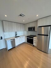 120 NW 31st St, Unit A2 in Miami, FL - Building Photo - Building Photo