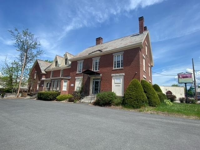 109 Pleasant St in Claremont, NH - Building Photo - Building Photo