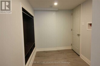 30 Richgrove Dr in Brampton, ON - Building Photo - Building Photo