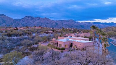 6441 E Via Algardi in Tucson, AZ - Foto de edificio - Building Photo