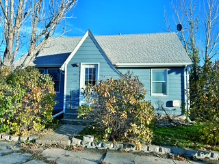 323 9th St S in Glasgow, MT - Foto de edificio - Building Photo