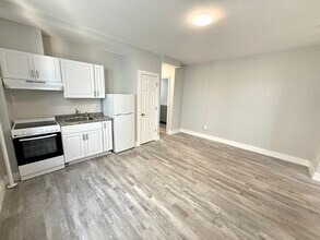 237 E Broadway, Unit 6S in Long Beach, NY - Foto de edificio - Building Photo