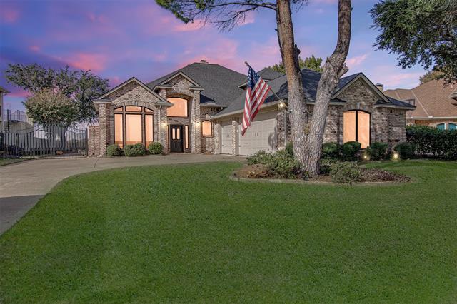 4308 Enchanted Oaks Dr in Arlington, TX - Foto de edificio