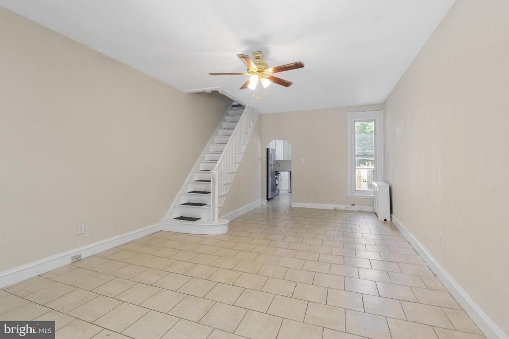 2323 E Cambria St in Philadelphia, PA - Building Photo