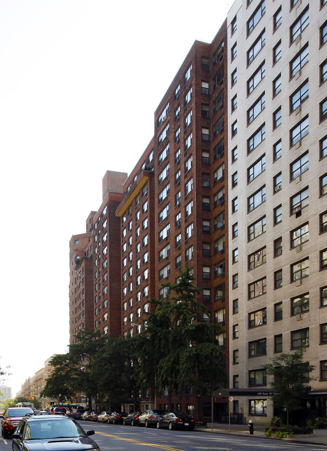 440 E 79th St in New York, NY - Foto de edificio - Building Photo