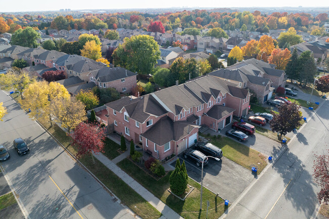 105 Timber Mill Av in Whitby, ON - Building Photo - Building Photo