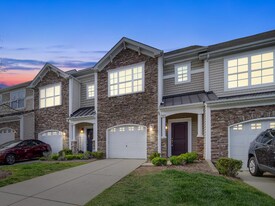 5657 Tipperlinn Way in Charlotte, NC - Building Photo