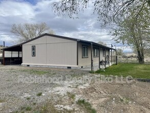 5296 Comanche in Elko, NV - Foto de edificio - Building Photo