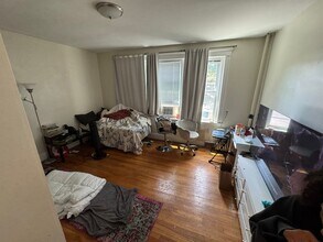 751 Washington St, Unit 2 in Brookline, MA - Foto de edificio - Building Photo