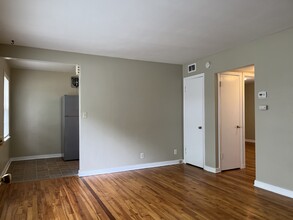 338 E Oklahoma Ave, Unit 1 in Milwaukee, WI - Foto de edificio - Building Photo