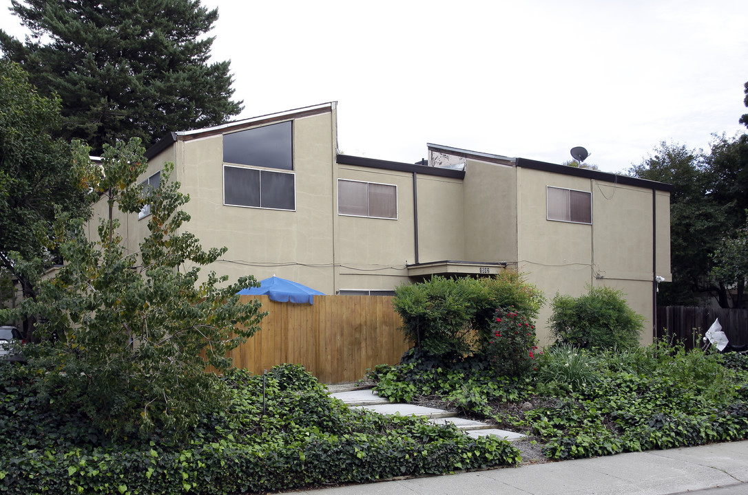 1502 Drake Dr in Davis, CA - Building Photo