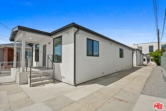 2617 Carmona Ave in Los Angeles, CA - Building Photo - Building Photo