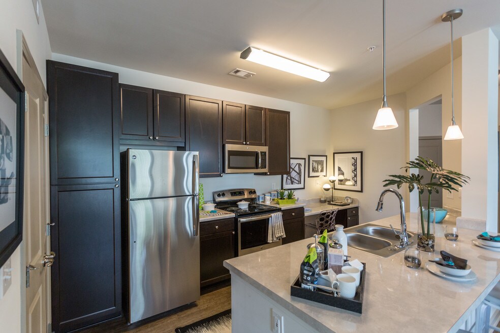 101 Edgehill Ln Apartments and Nearby Hendersonville