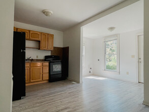 112 W Maple St in Johnson City, TN - Building Photo - Building Photo