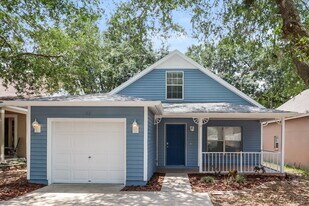 732 Cape Cod Cir in Valrico, FL - Building Photo