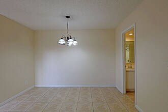 1570 Park Meadows Dr in Ft. Myers, FL - Building Photo - Building Photo