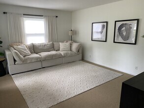 1008 Forest Hills Dr in Holland, MI - Building Photo - Building Photo