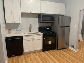 316 Meyran Ave, Unit Apt 1 in Pittsburgh, PA - Building Photo - Building Photo