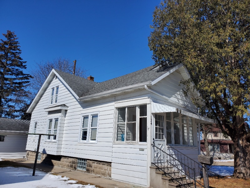 124 N Division St in Waupun, WI - Building Photo