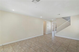 278 Duck Hollow Ave in Las Vegas, NV - Building Photo - Building Photo