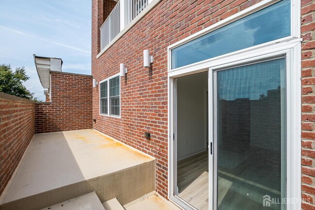21 Station Pl in Metuchen, NJ - Building Photo - Building Photo