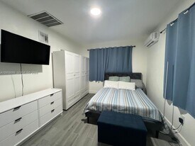 1430 NE 149th St in North Miami, FL - Building Photo