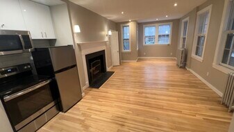 82 Phillips St, Unit 2 in Boston, MA - Building Photo