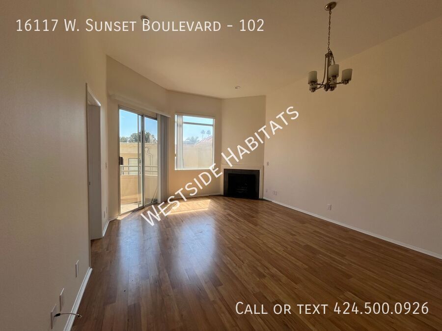 16117 W Sunset Blvd in Los Angeles, CA - Building Photo