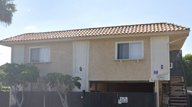 9542 Flower St, Unit 500 in Bellflower, CA - Foto de edificio - Building Photo