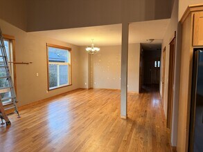 139 Max Loop in Talent, OR - Building Photo - Building Photo